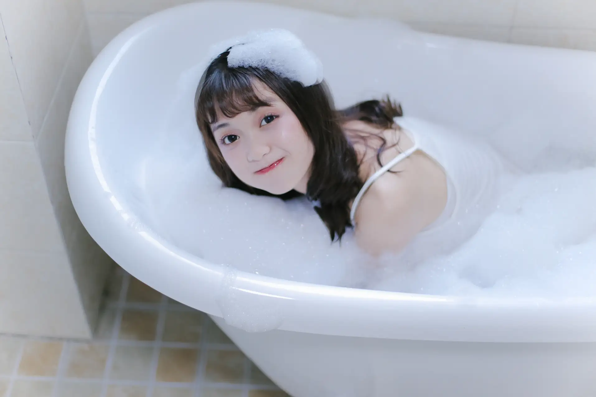 [YITUYU] 2022.08.25 Vol.1788 – Milk Bubble Bath a fish tail#[27P]-25